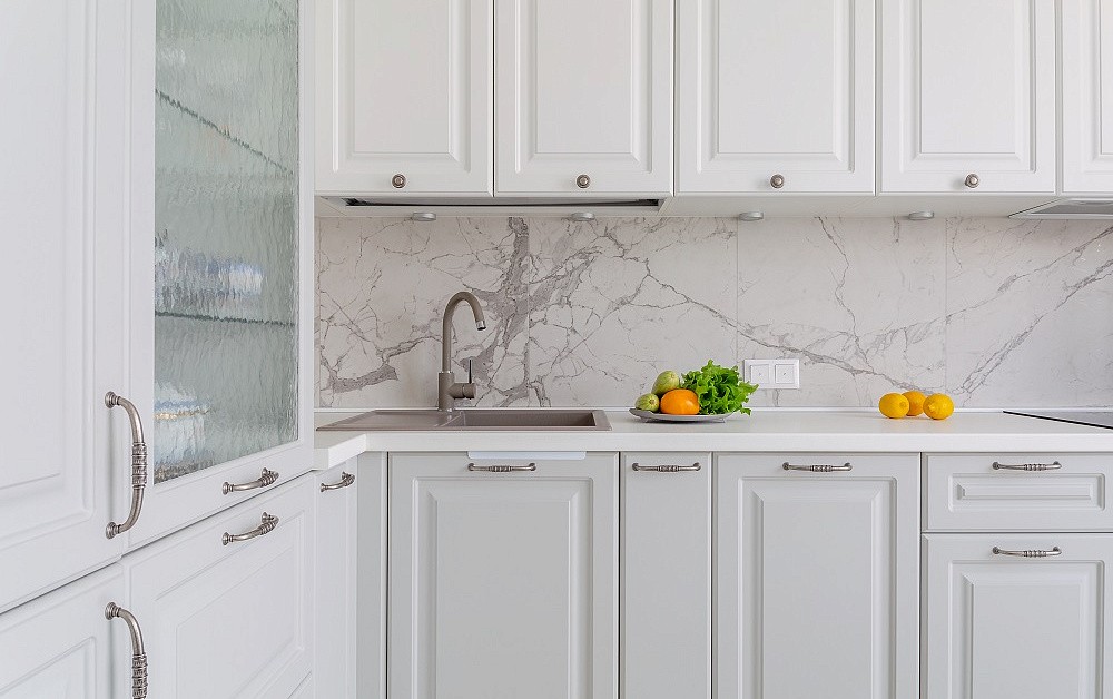 Кухня под потолок во французском стиле