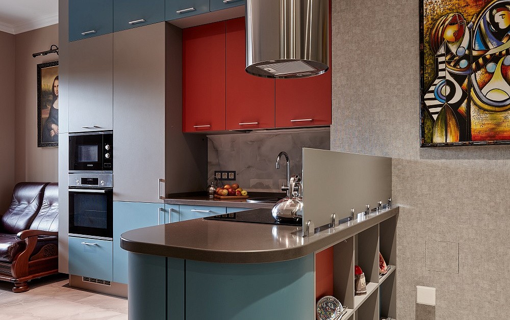 Кухня с барной стойкой