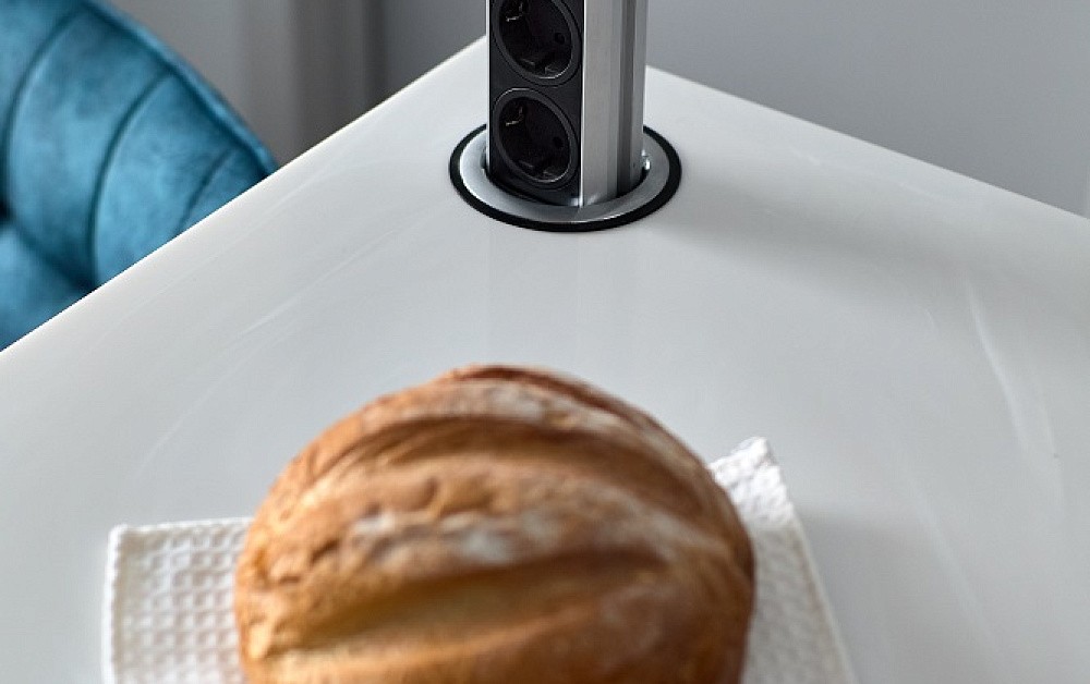 Функциональная кухня с островом 