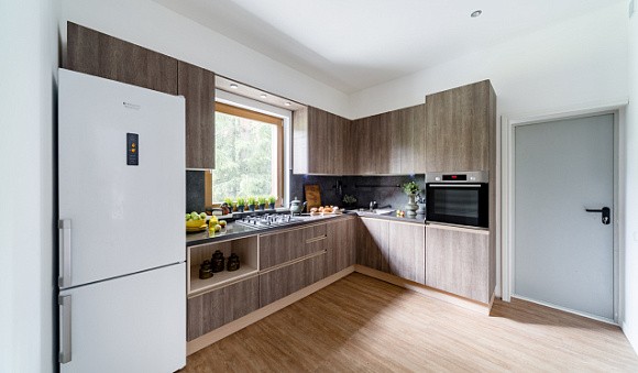 Коричневая кухня в Новосибирске