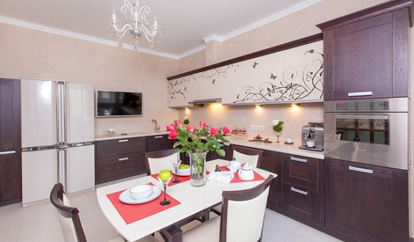 Бежевая кухня в Санкт-Петербурге