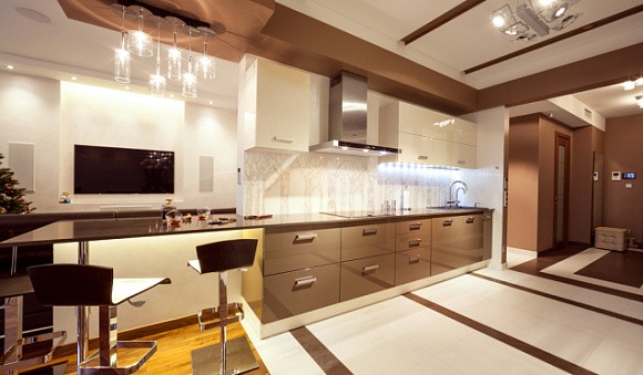 Коричневая кухня в Новосибирске