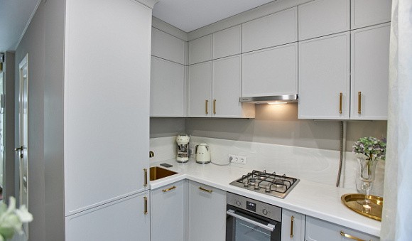 Светлая кухня в Екатеринбурге