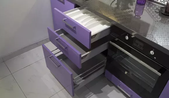 Фиолетовая кухня в Твери