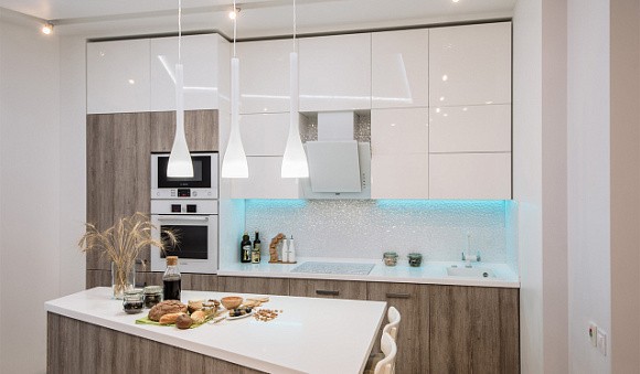 Коричневая кухня в Новосибирске