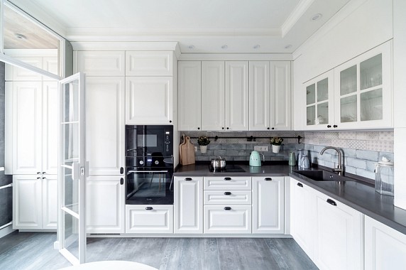 Дизайн кухни в белом цвете