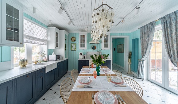 Классическая кухня из массива дерева