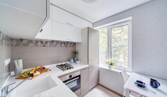 Светлая кухня в Екатеринбурге