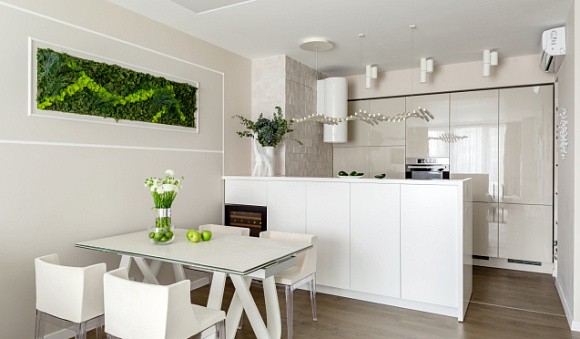 Светлая кухня в Екатеринбурге