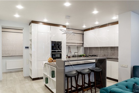 Угловые кухни белые