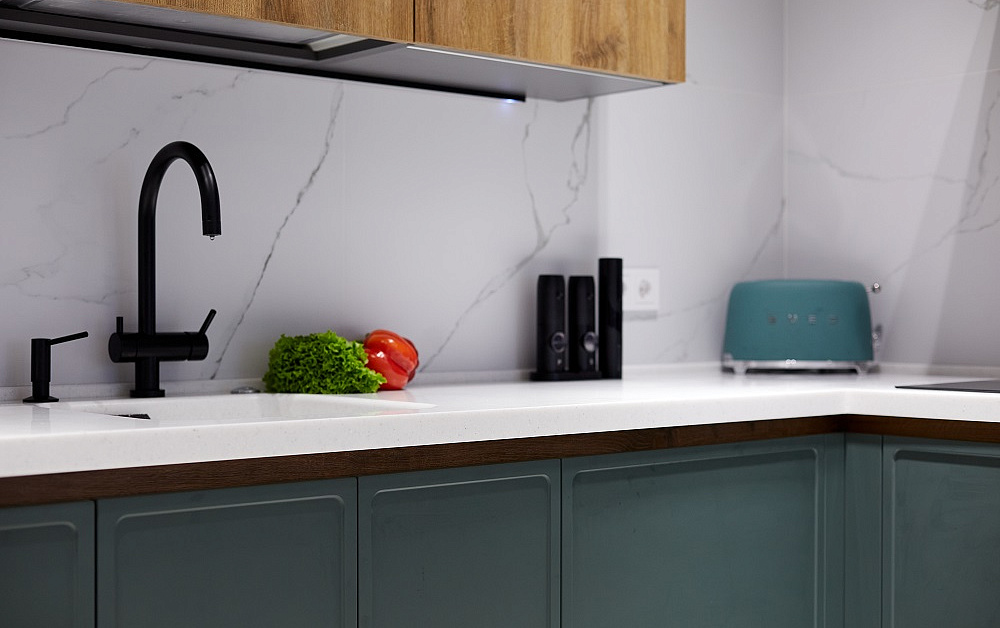 Умная кухня с интегрированным винным стеллажом