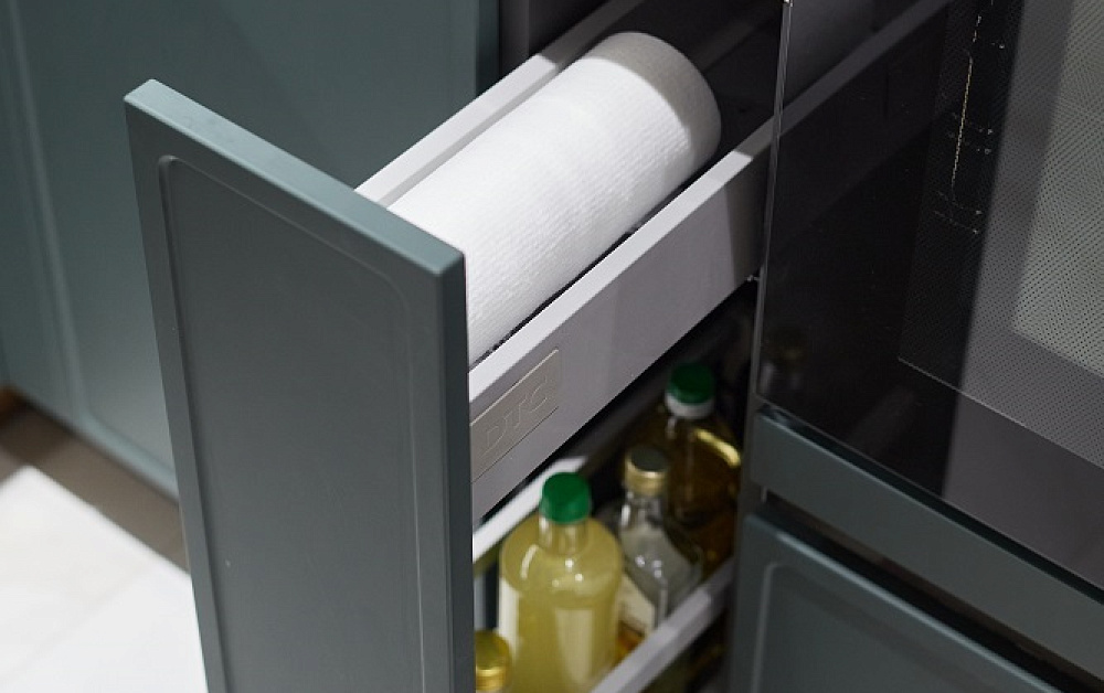 Умная кухня с интегрированным винным стеллажом